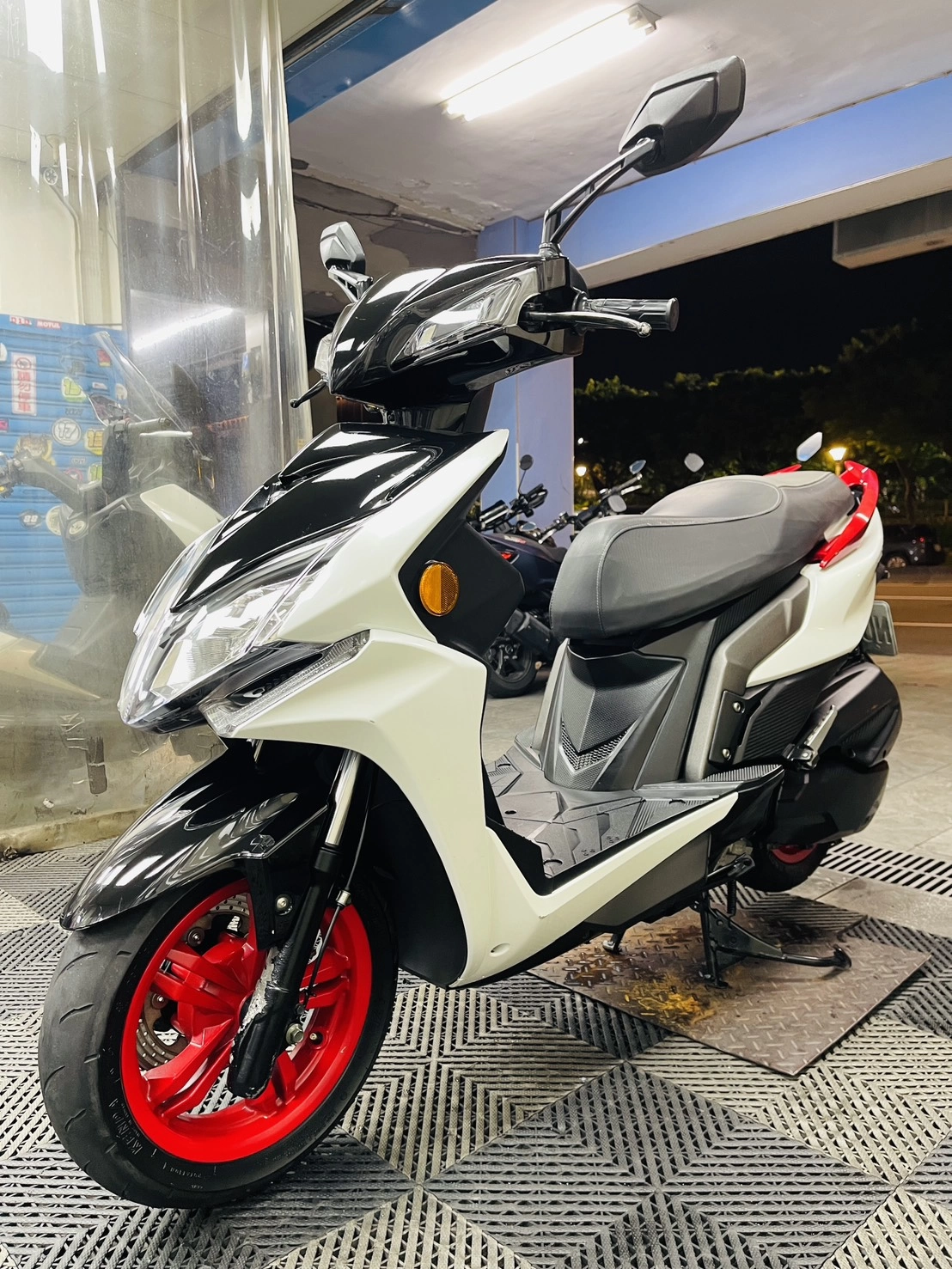 KYMCO/光陽 雷霆s125 2023款 車輛照片
