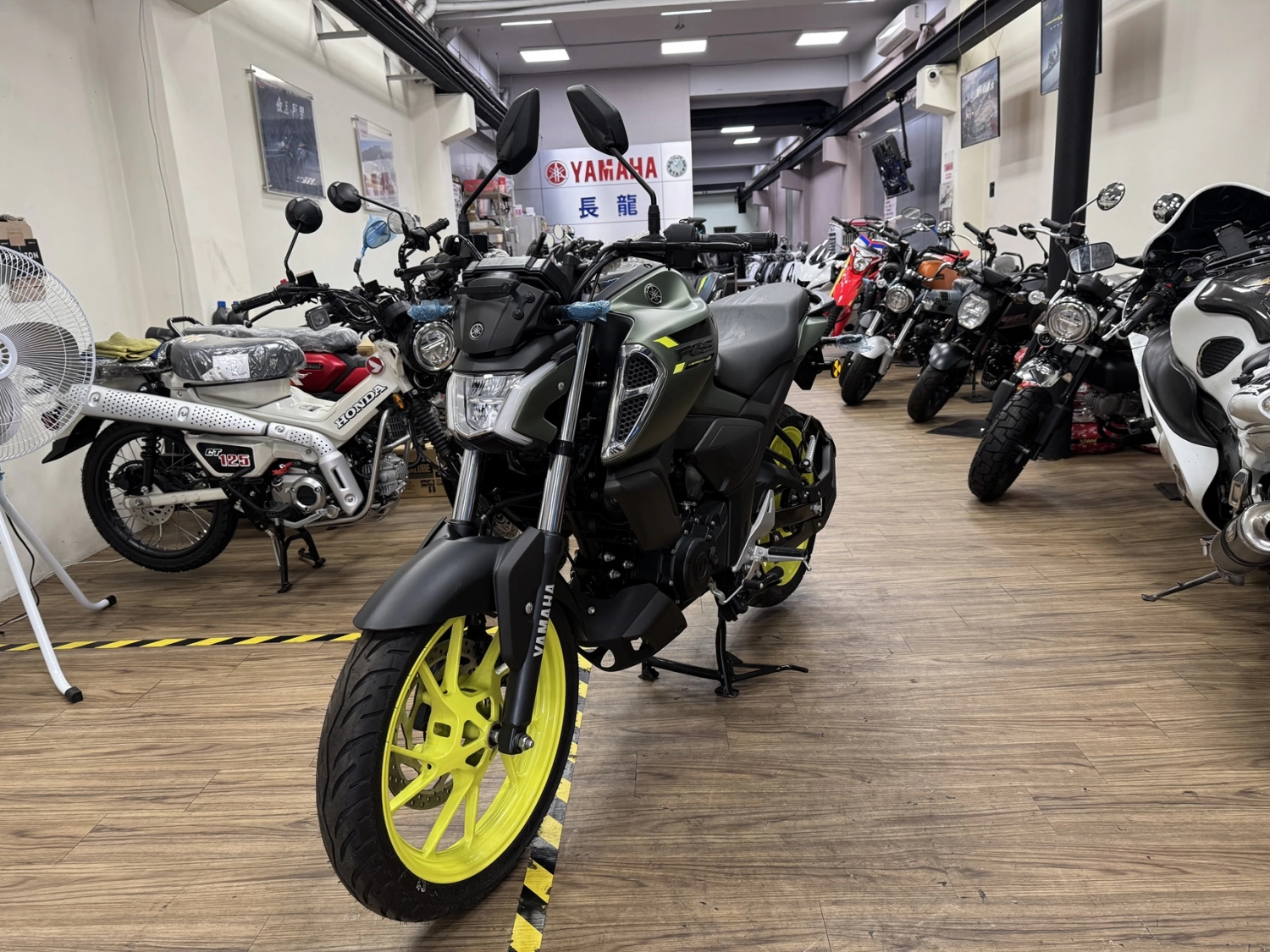 YAMAHA/山葉 FZS 150 V4 TCS 2024款 車輛照片