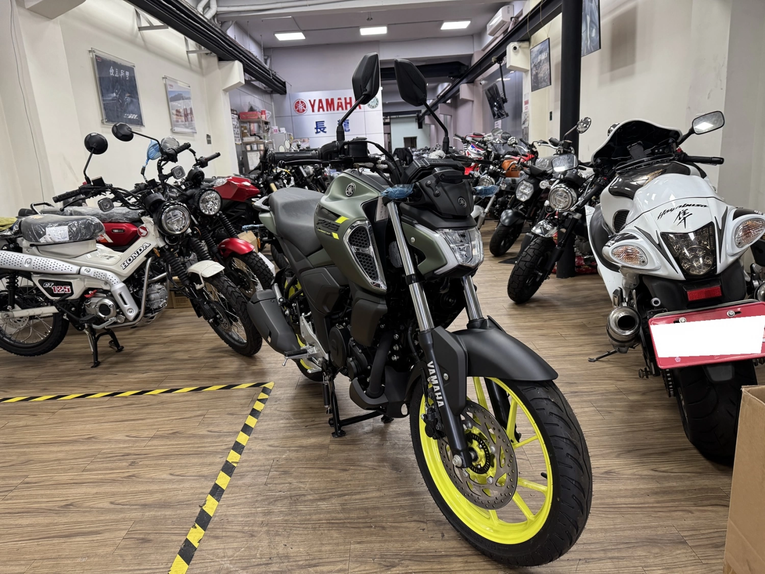 YAMAHA/山葉 FZS 150 V4 TCS 2024款 車輛照片