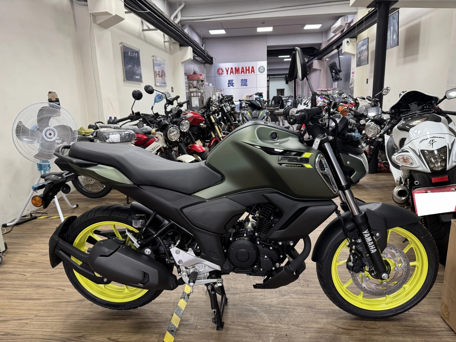 YAMAHA/山葉 FZS 150 V4 TCS 2024款 車輛照片