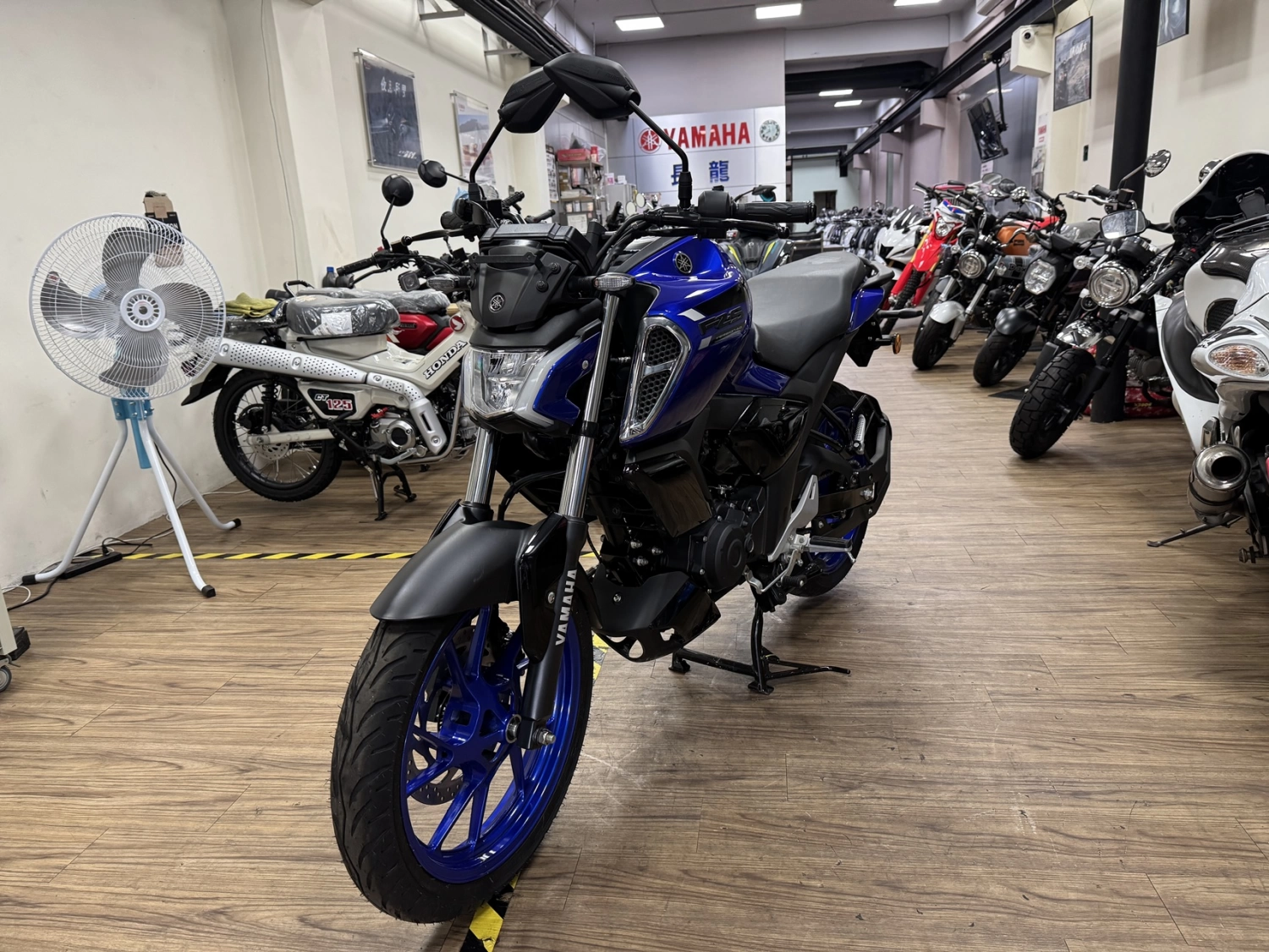 YAMAHA/山葉 FZS 150 V4 TCS 2024款 車輛照片