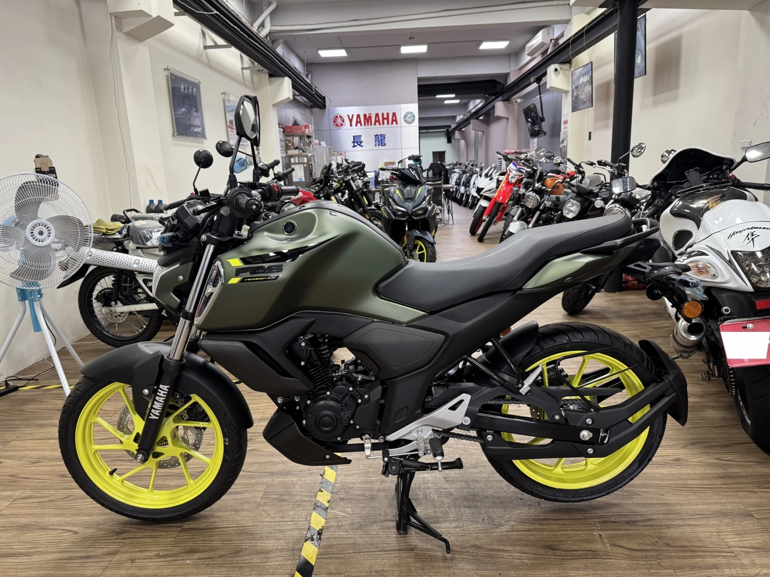 YAMAHA/山葉 FZS 150 V4 TCS 2024款 車輛照片