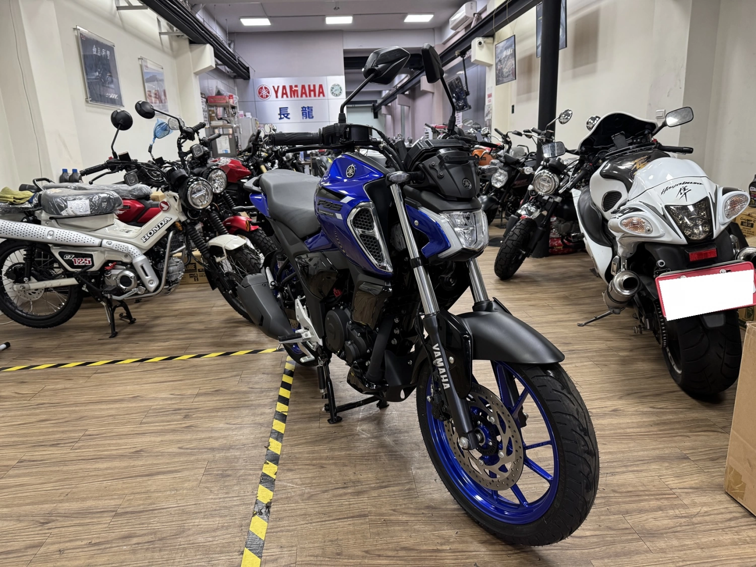 YAMAHA/山葉 FZS 150 V4 TCS 2024款 車輛照片