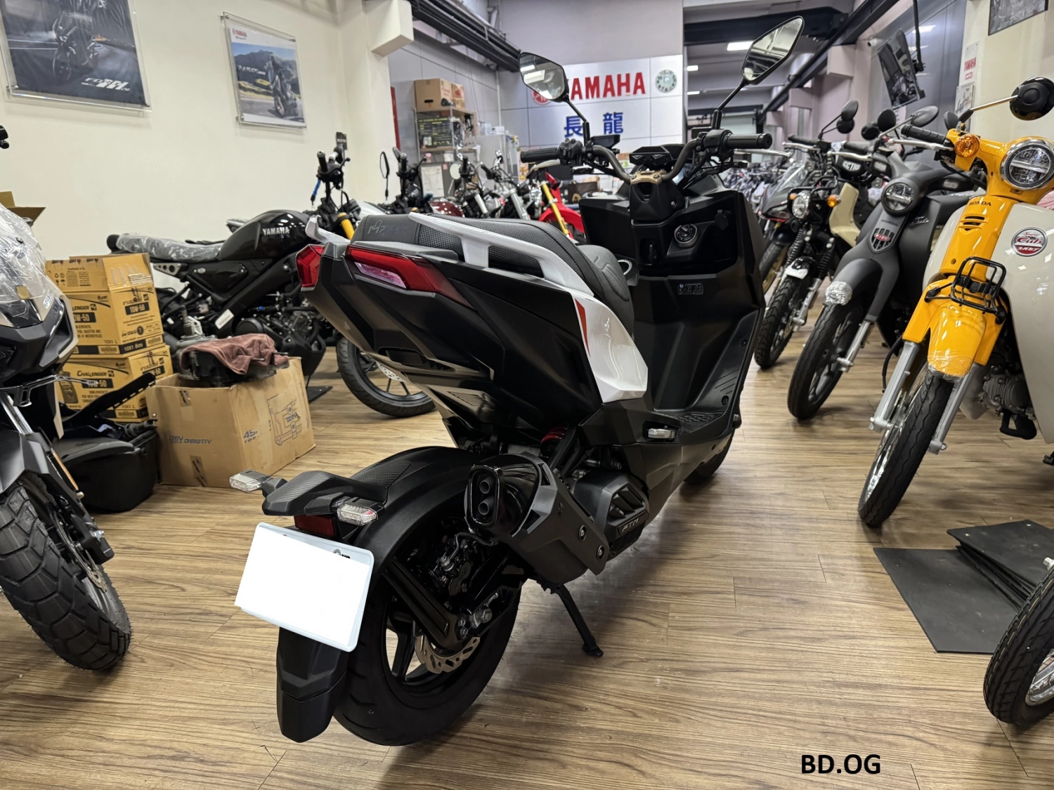 KYMCO/光陽 KRV MOTO 180 TCS 2024款 車輛照片