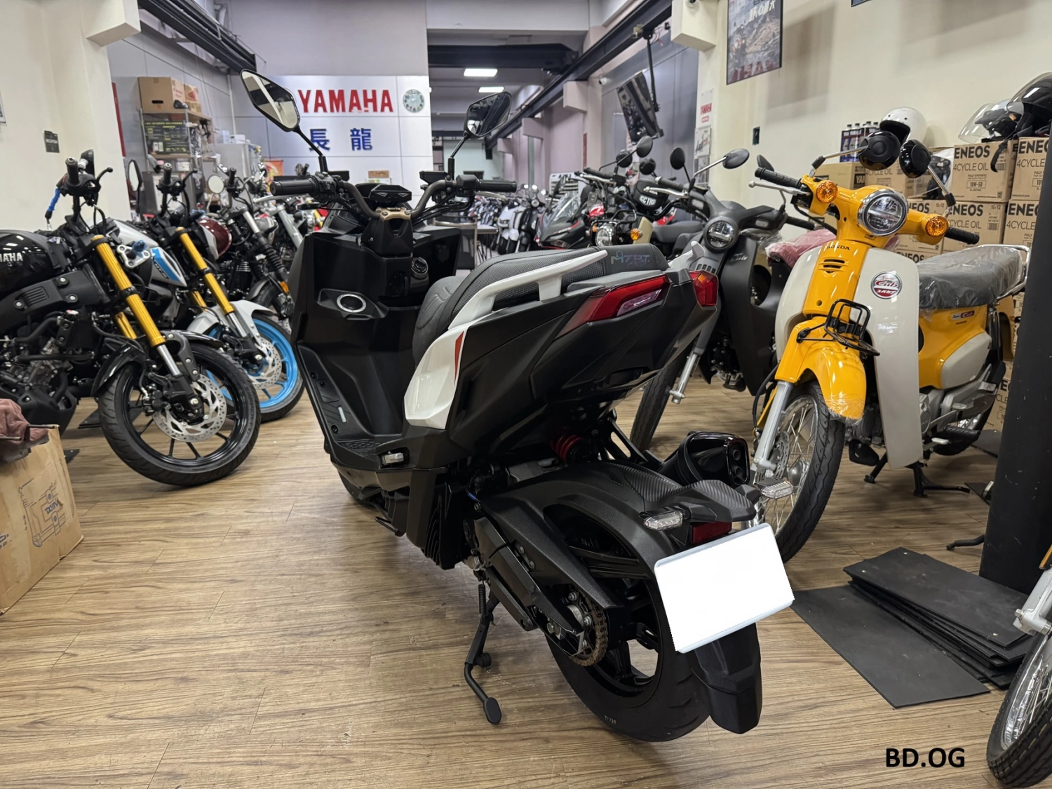 KYMCO/光陽 KRV MOTO 180 TCS 2024款 車輛照片