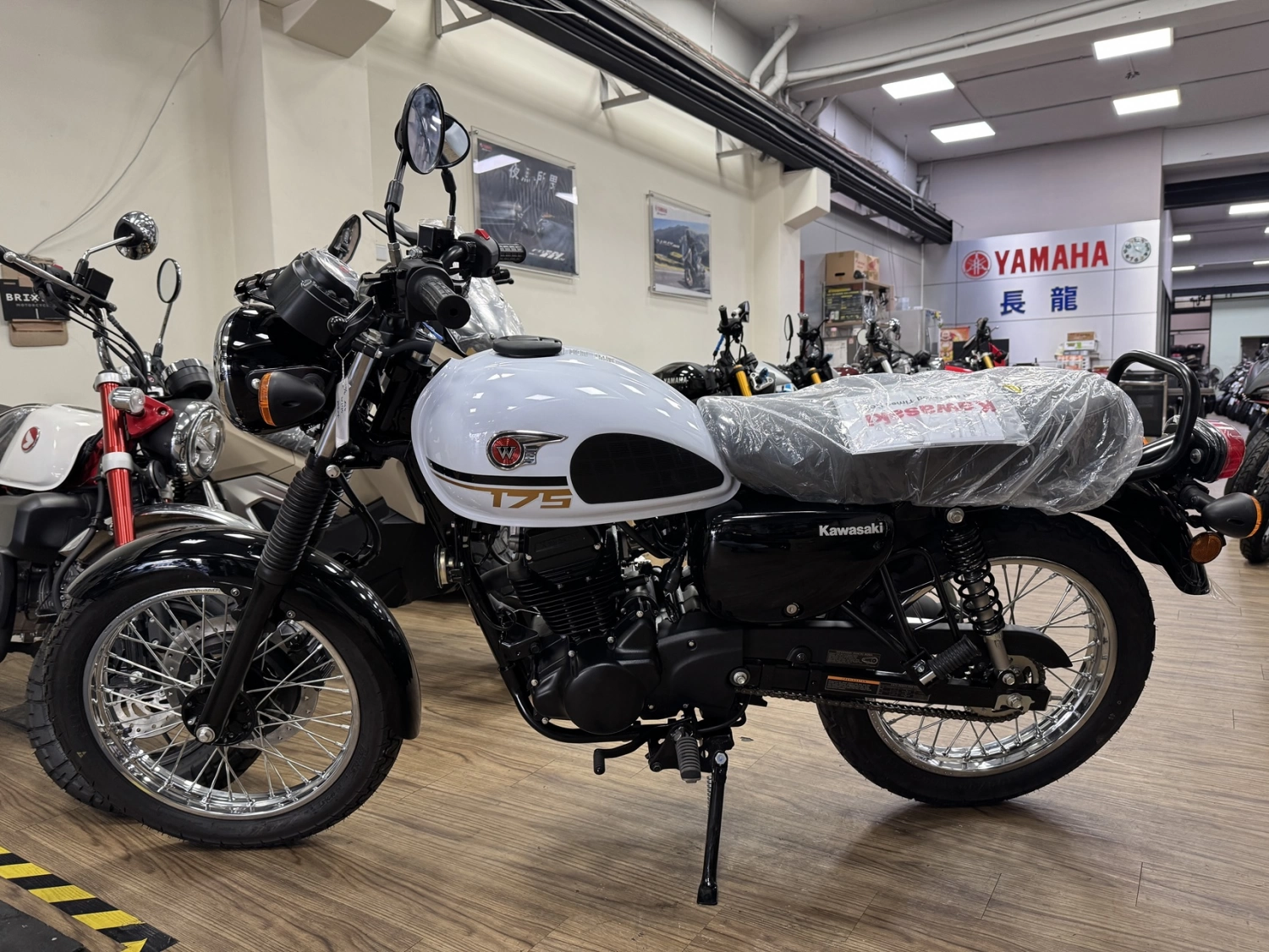 Kawasaki/川崎 W175 2026款 車輛照片