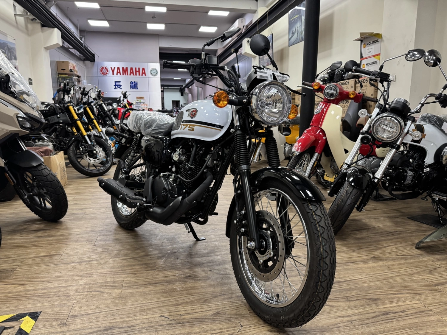 Kawasaki/川崎 W175 2026款 車輛照片